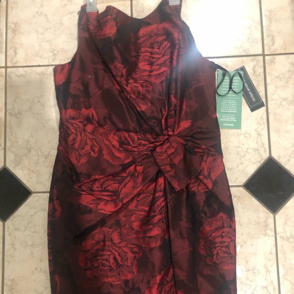 Red rose sleeveless dress